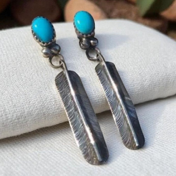 Vintage sterling Native American Sleeping Beauty turquoise feather earrings - Picture 2 of 5